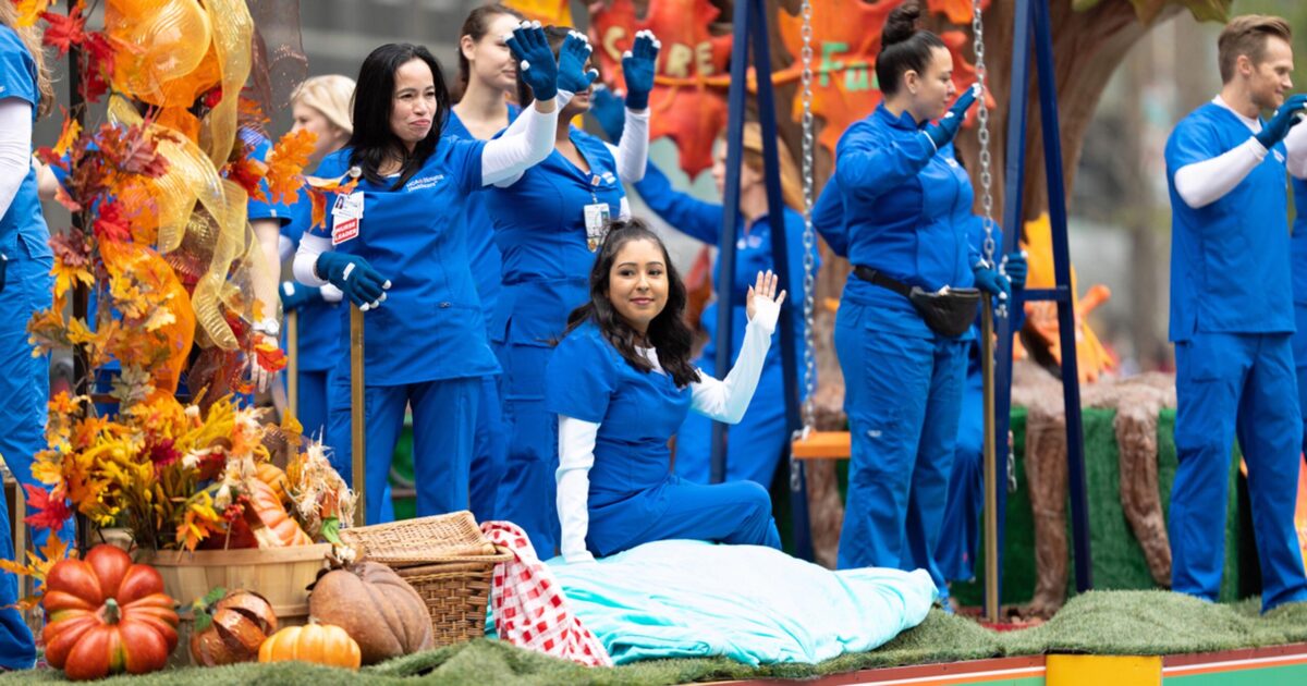 HCA Nurses in Thanksgiving Parade